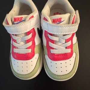 Nike White and Pink Sneakers with Velcro Strap
